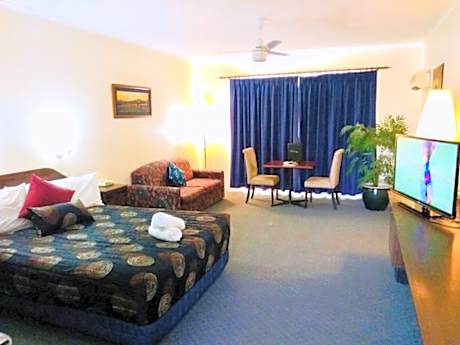 Deluxe Family Two Queen Size Bed