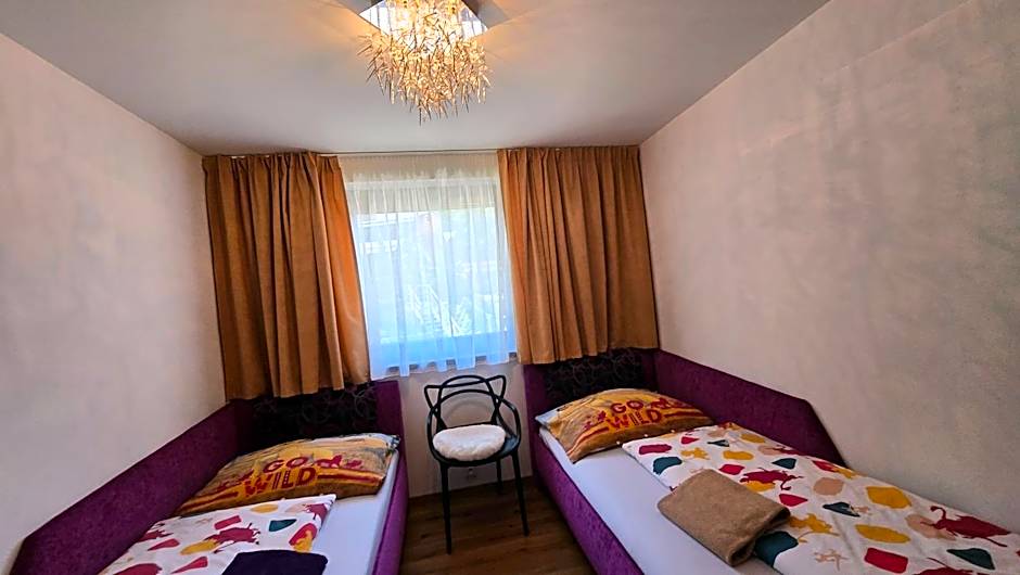 Chata Valca PATJA-v mesiacoch apríl až november pri prenajatí aj jedného apartmánu uzavrieme ostatné apartmány, aby ste si užili súkromie