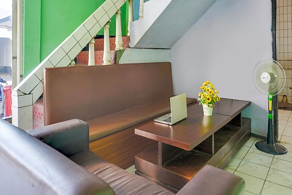 SPOT ON 91797 Mutiara Guest House