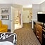 La Quinta Inn & Suites by Wyndham Milwaukee Delafield