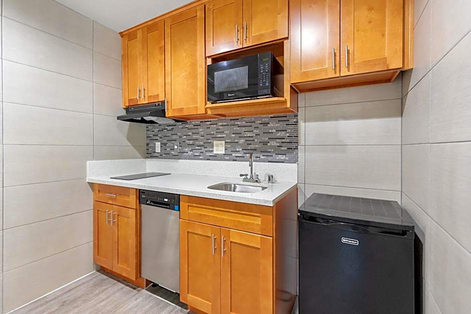 Le Blanc Inn & Suites