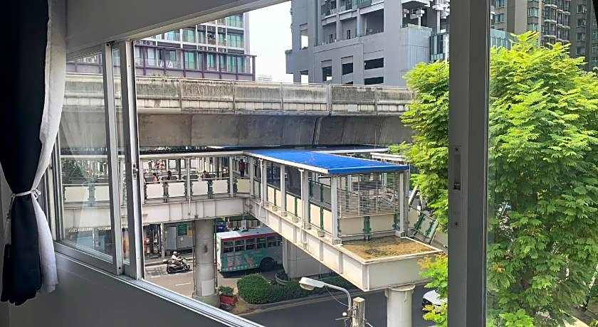 Thonglor Suites Hotel