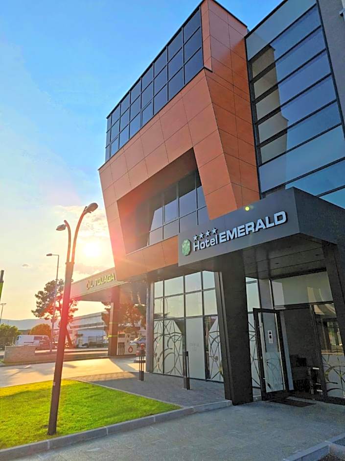 Photo 1 of 28 of Hotel Emerald