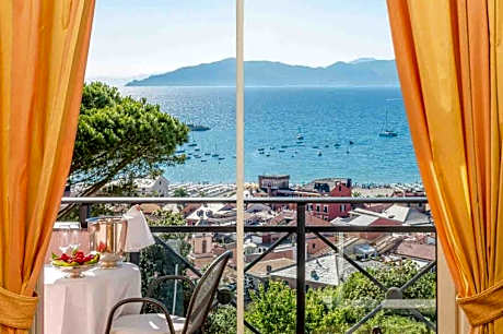 Superior Junior Suite with Balcony and Sea View