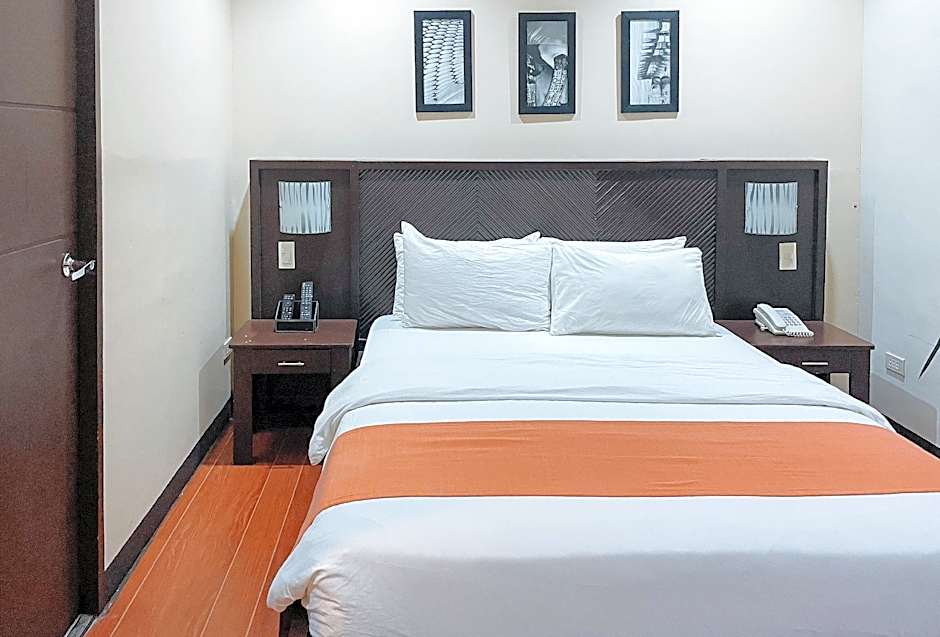 RedDoorz Plus @ Hotel Esse