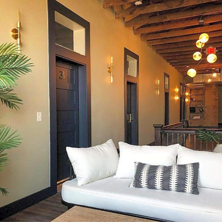 Deep Ellum Hostel - Adults Only