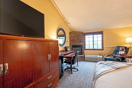 Premium King | Fireplace | Massage Recliner