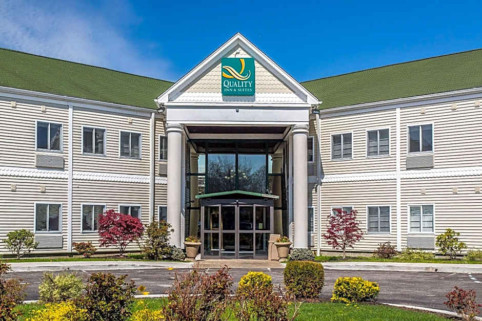 Quality Inn & Suites Middletown - Newport