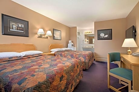 2 Double Beds and 1 Queen Bed Suite Non-Smoking