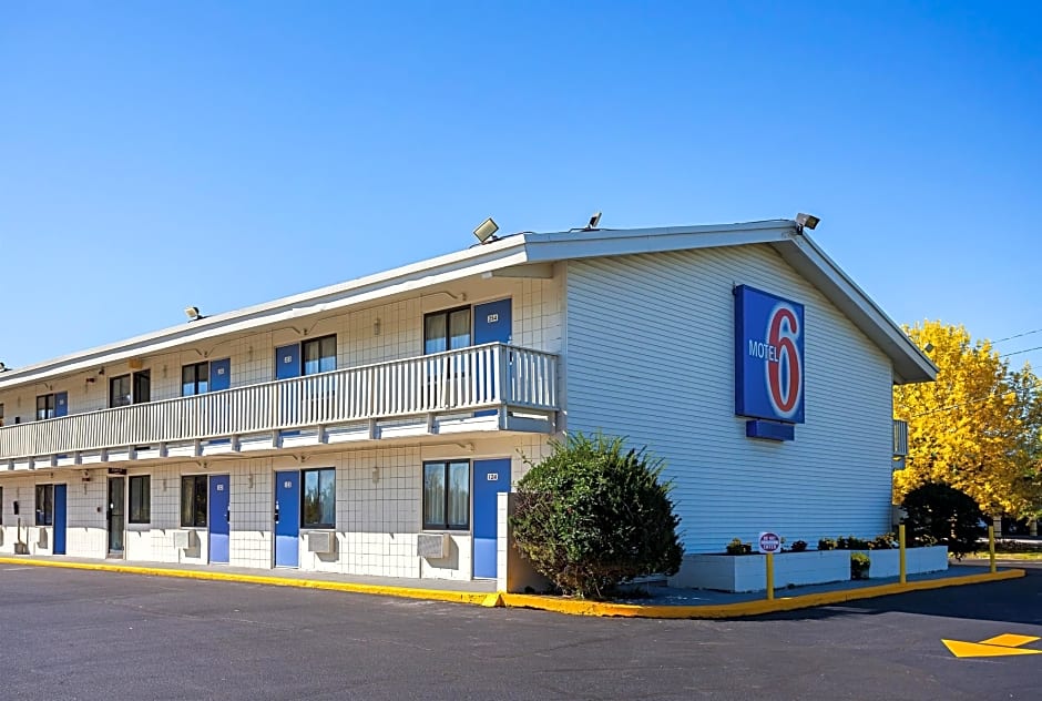 Motel 6 Bangor, ME