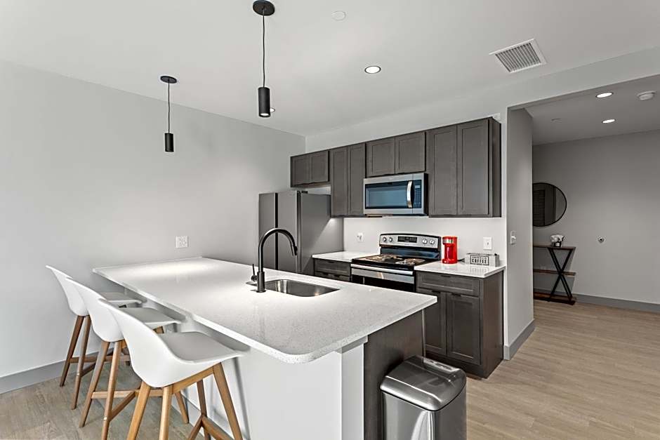 175 LEX - Walkable Downtown Lexington & Rupp Arena - Full Condos