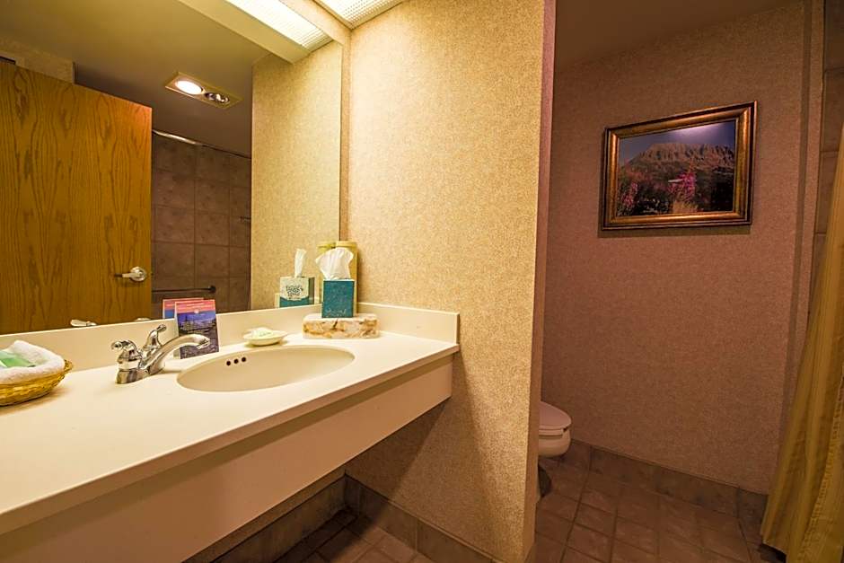 The Grand Lodge Hotel and Suites