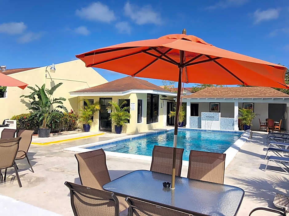 Colony Club Inn & Suites