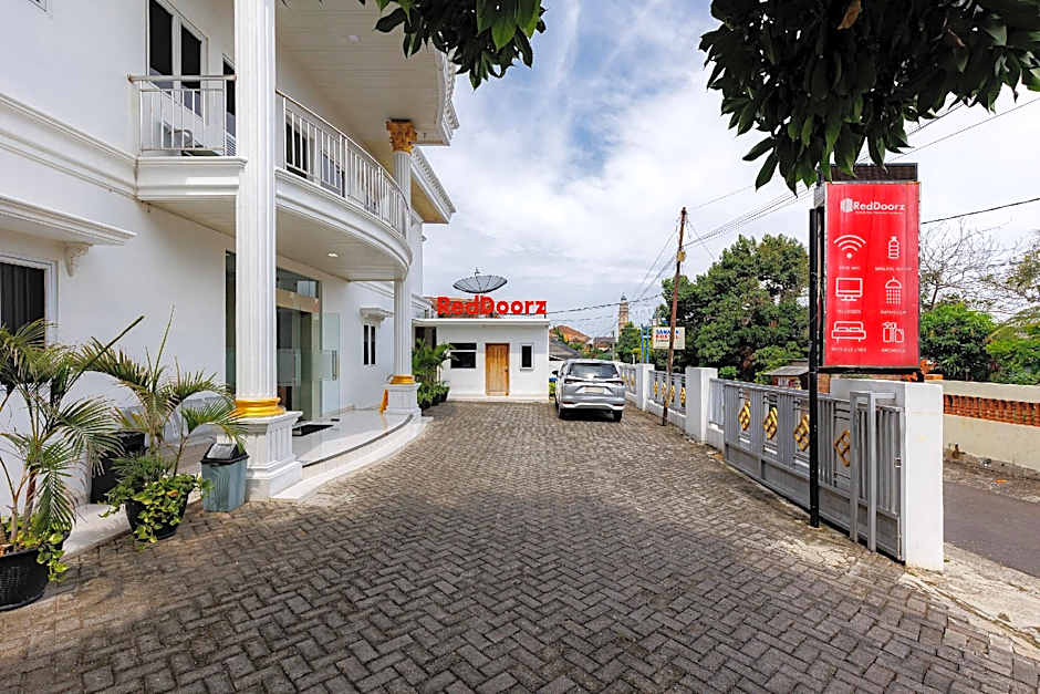 RedDoorz Syariah near Transmart Lampung