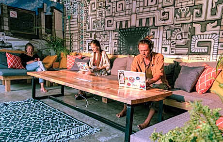 13 Cielos Hostel & Coworking