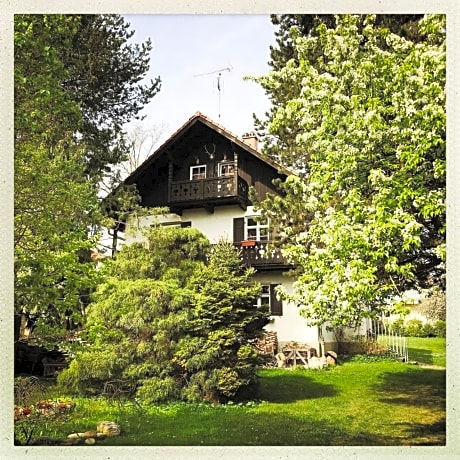 Bed Bike & Breakfast, Zimmer innerhalb eines Privathauses mit Gemeinschaftsbad