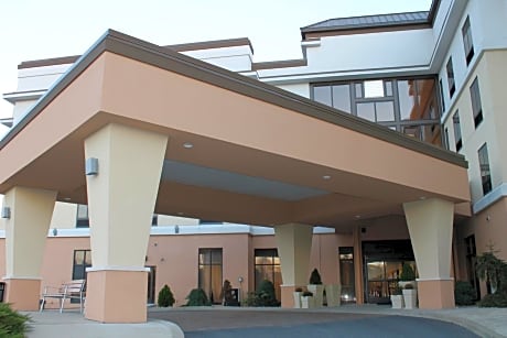 Holiday Inn Express Harrisburg West, an IHG Hotel
