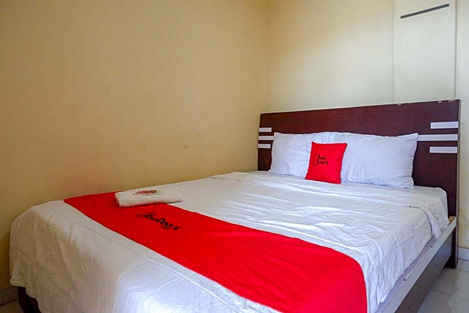 RedDoorz @ Losari Area 2 Makassar