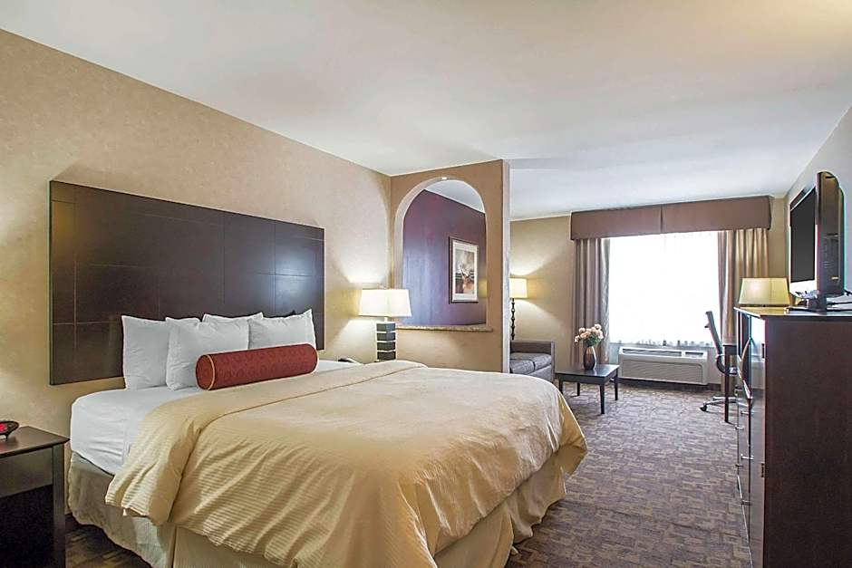 Clarion Inn Elmhurst - Oak Brook Near I-88, I-290, I-294