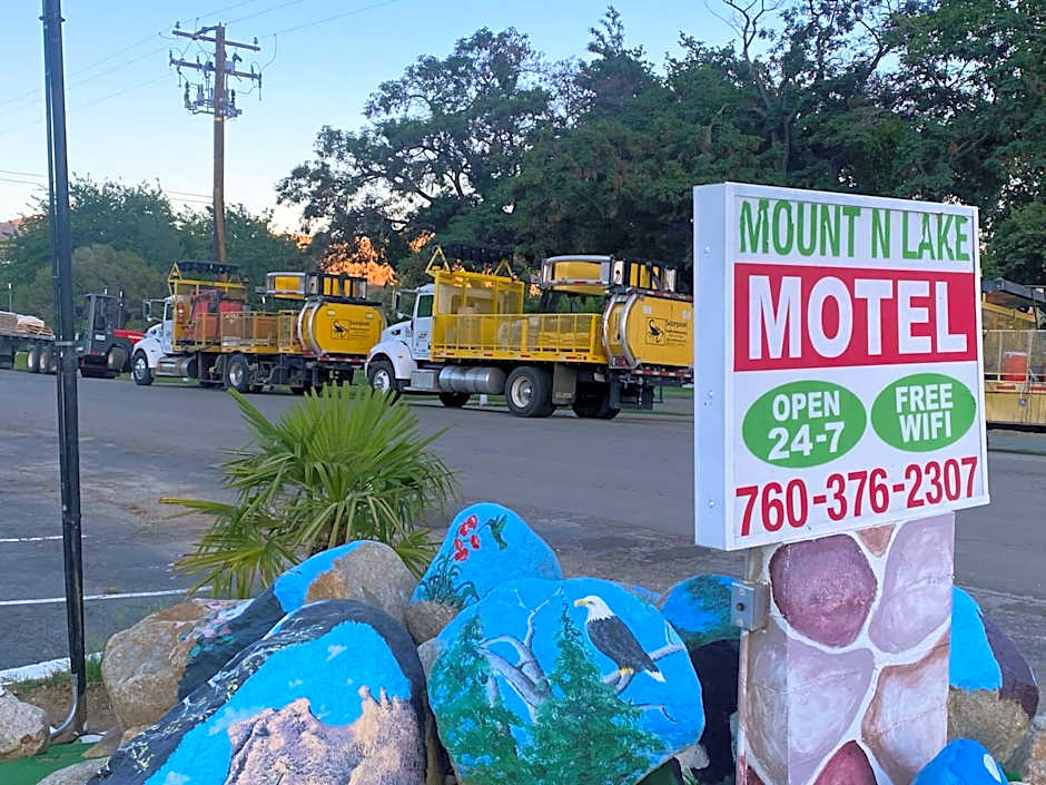 Mount-N-Lake Motel