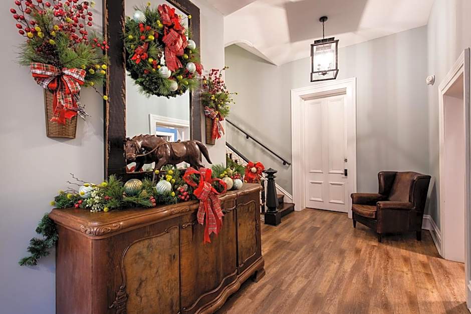 The Woodford Hotel