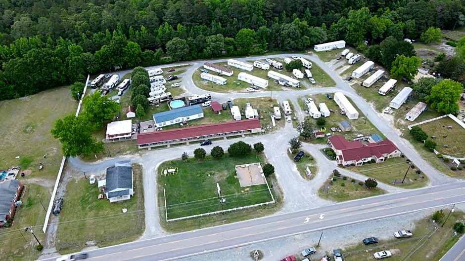 Four Oaks Lodging