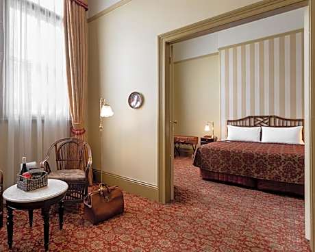 Hadley's Orient Hotel