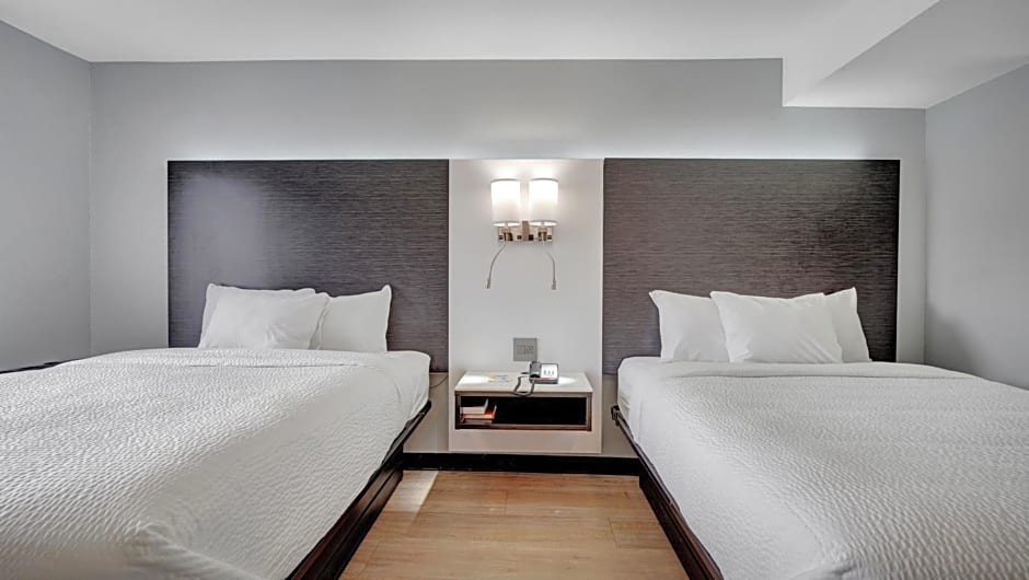 Days Inn & Suites by Wyndham Niagara Falls/Buffalo