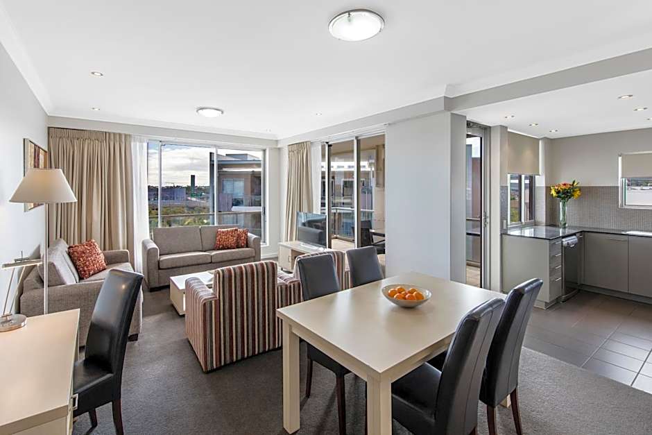 Oaks Brisbane Mews Suites