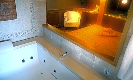 Suite with jacuzzi