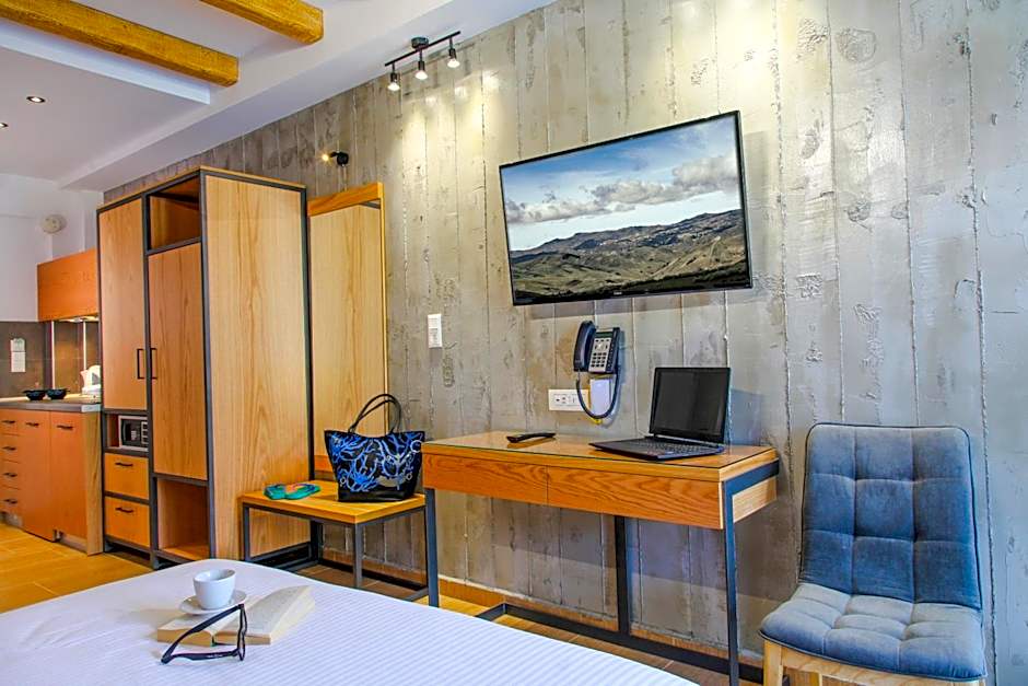 Royal Hotel and Suites