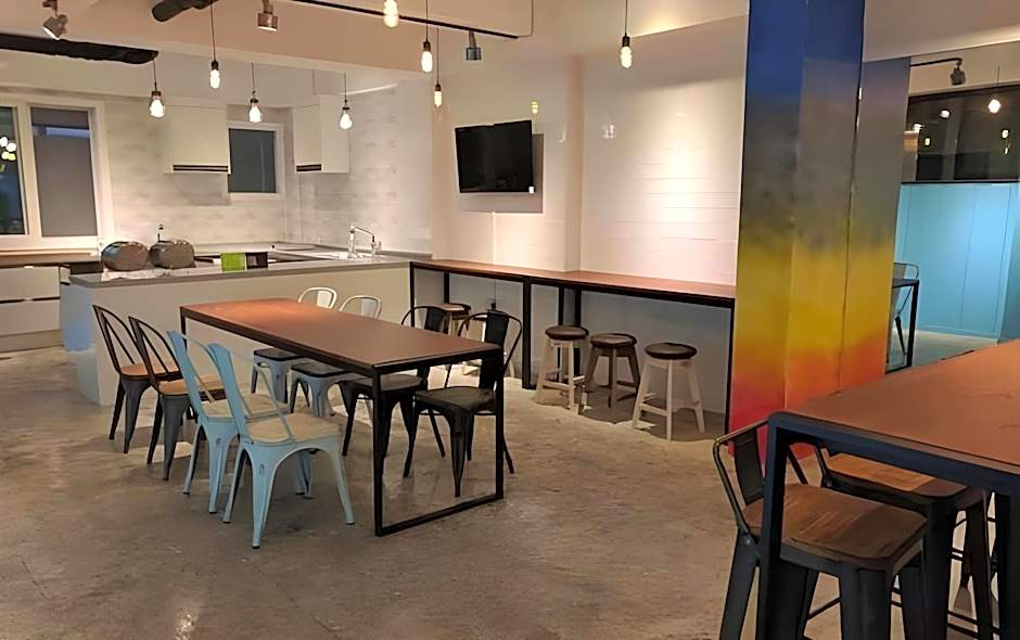 Backpackers In Yeosu