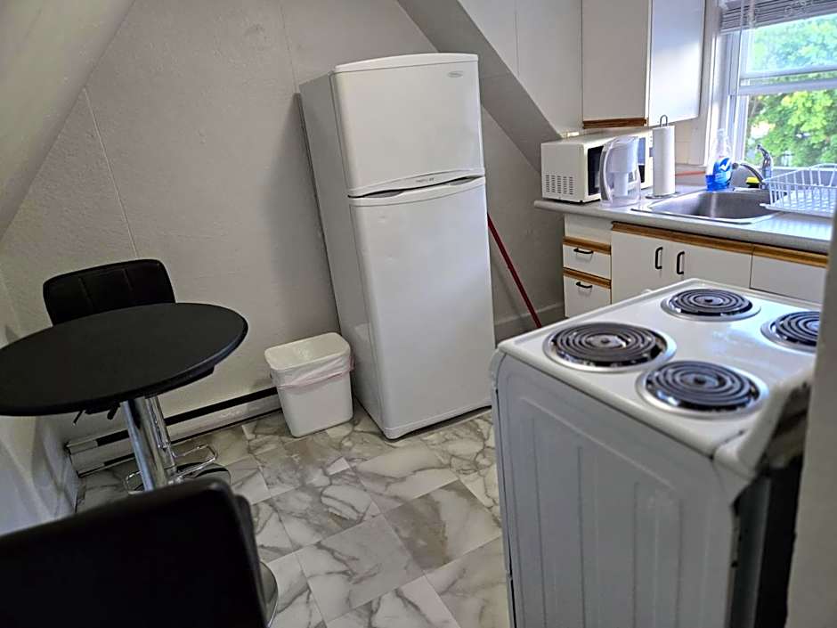 Cozy downtown one bedroom free parking