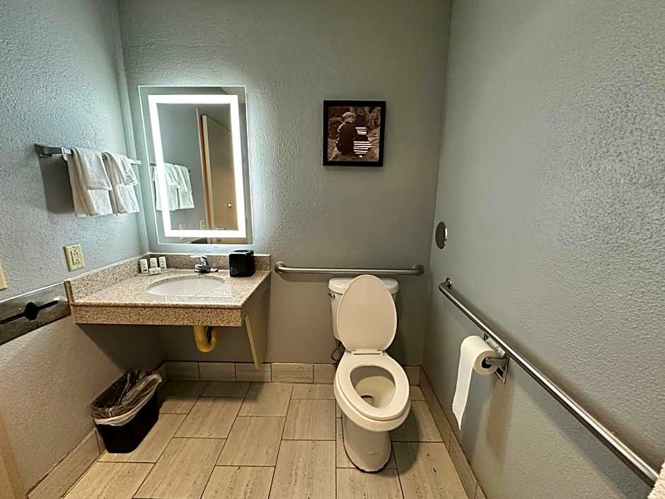 AmericInn by Wyndham Reedsburg