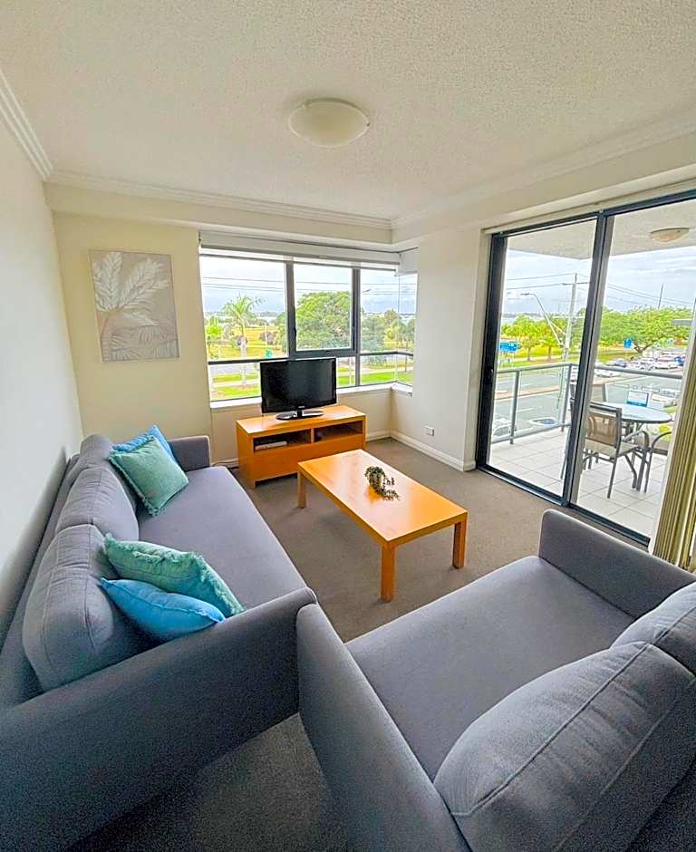 Aqualine Apartments On The Broadwater