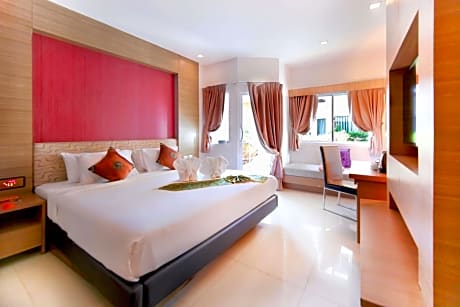 Grand Deluxe Double Room with Pool Access