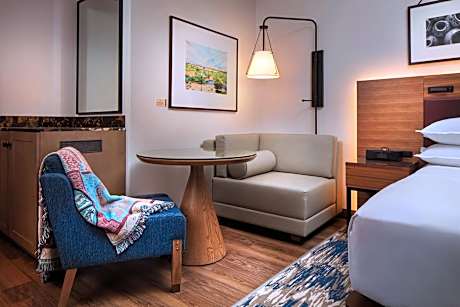 Deluxe Room, 1 King Bed (Hearing Accessible) (1 King Bed)