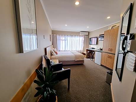 Studio with Spa Bath