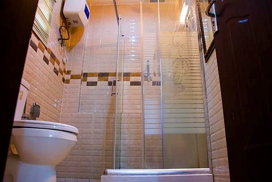 Downtown Royal Hotel GRA