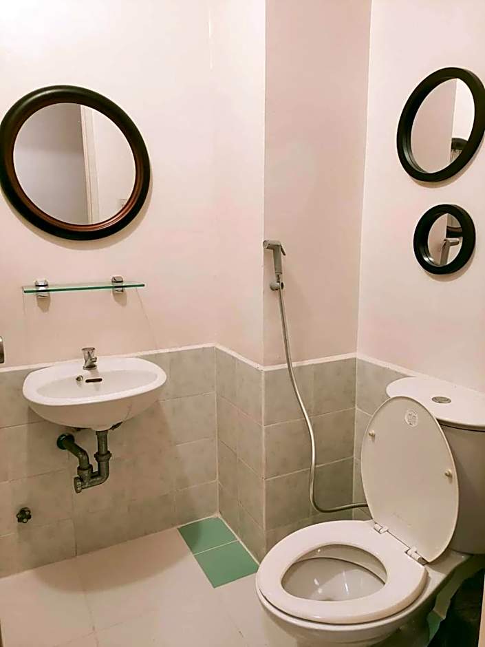 Centropolis Queen Bed Suite- Modern Posh Style