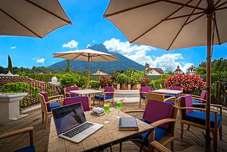 Pensativo House Hotel