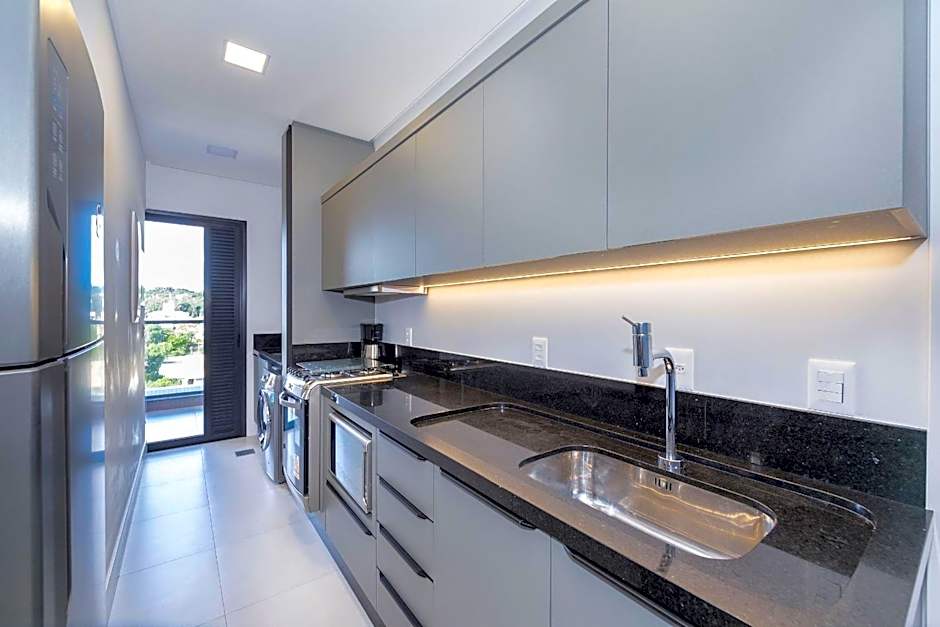 Adra 301 - Apartamento no centro de Bombinhas - Rooftop com piscina e academia - À poucos metros da praia - (Consultar serviços de roupas de cama e banho)