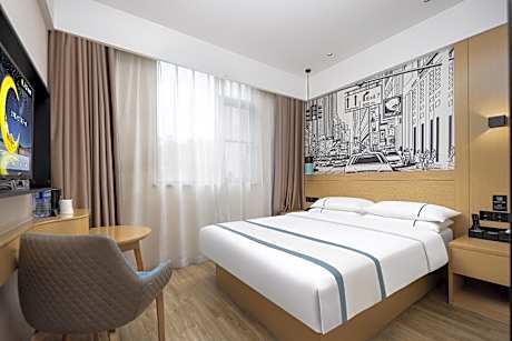 Stand Queen Room