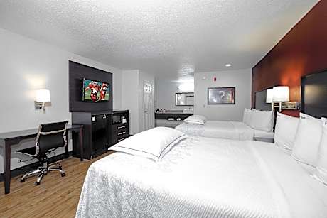 Premium 2 Queen Beds Smoke Free (Upgraded Bedding & Snack)