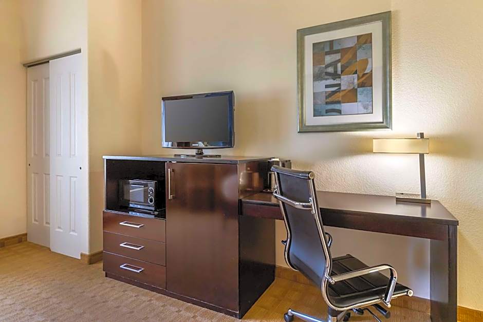 Best Western Plus Lytle Inn And Suites