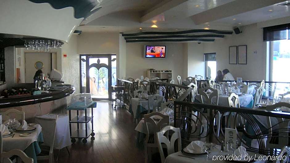 Porto Novo Hotel & Suites