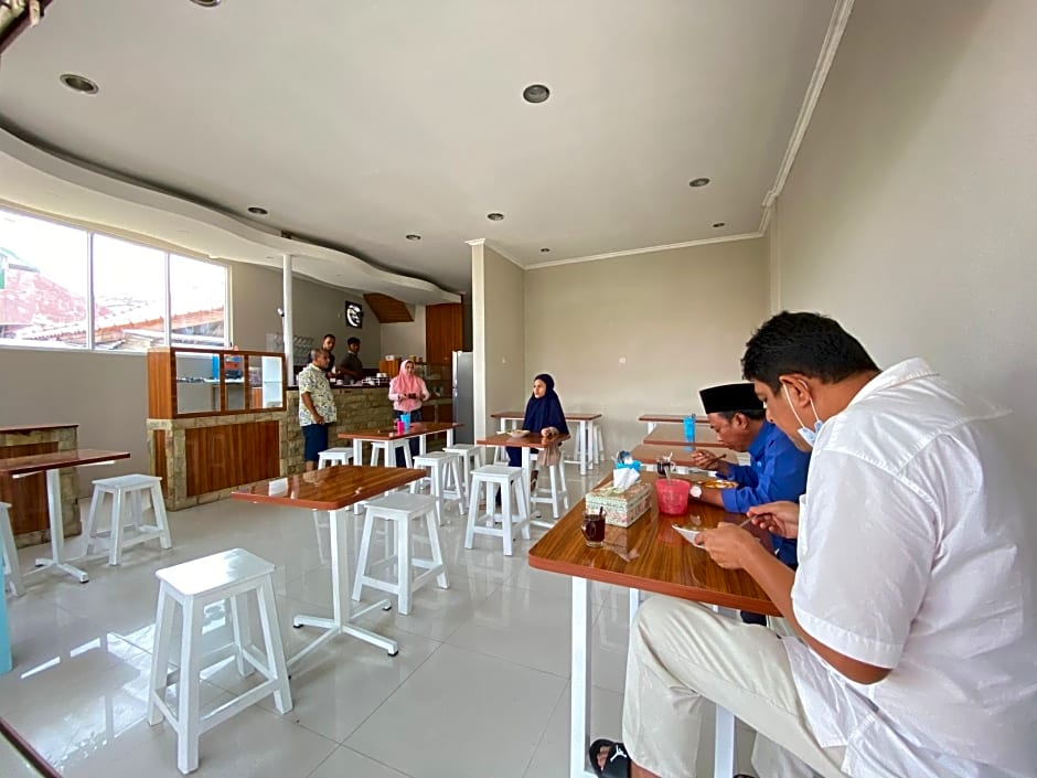 Guesthouse Putri Griya Fikarda by ZUZU