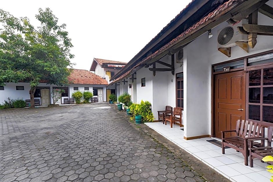 SPOT ON 2865 Sartika Inn Pati