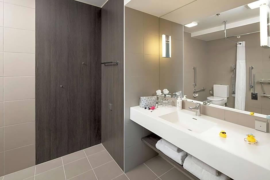 Moxy by Marriott London Excel