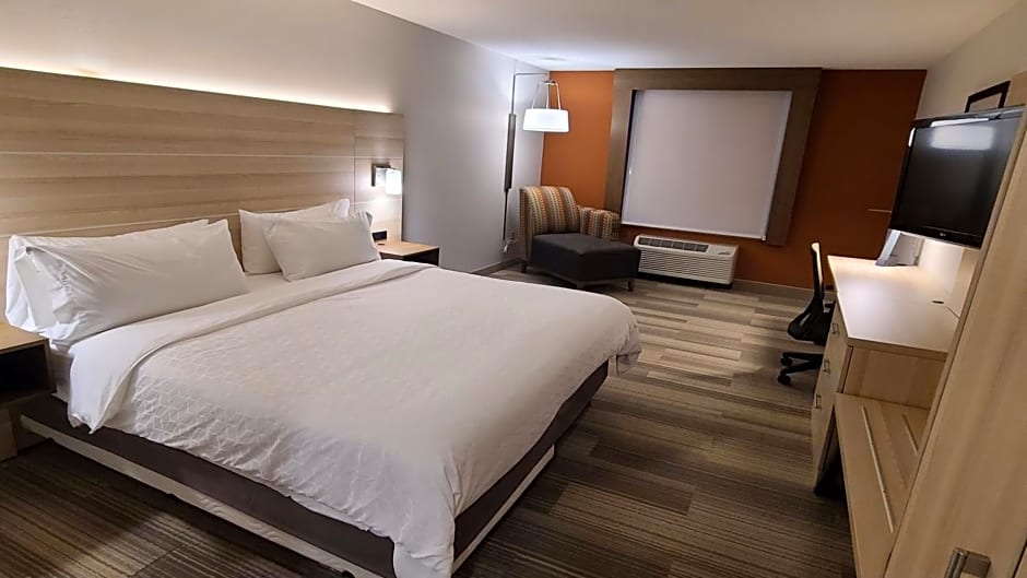 Holiday Inn Express Lordstown Newton Falls Warren By IHG